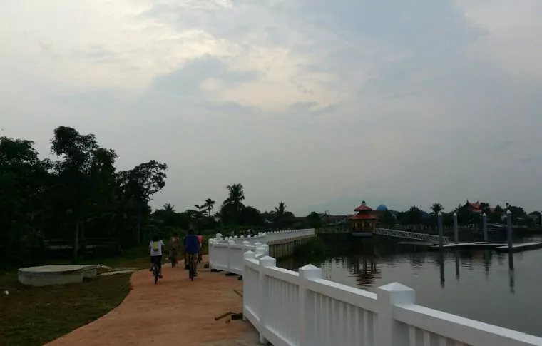 Sunset Kampong Bike Tour in Kuching